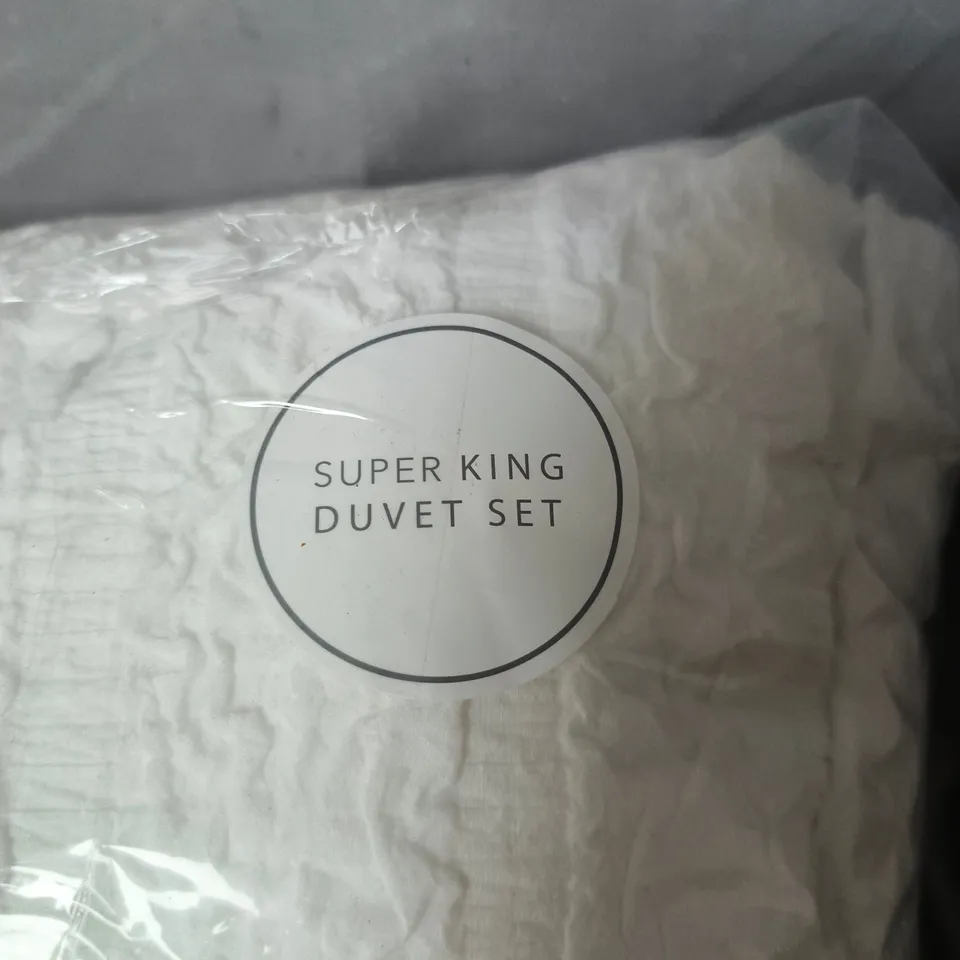 MICHELLE KEEGAN SUPER KING DUVET SET - WHITE BEDDING