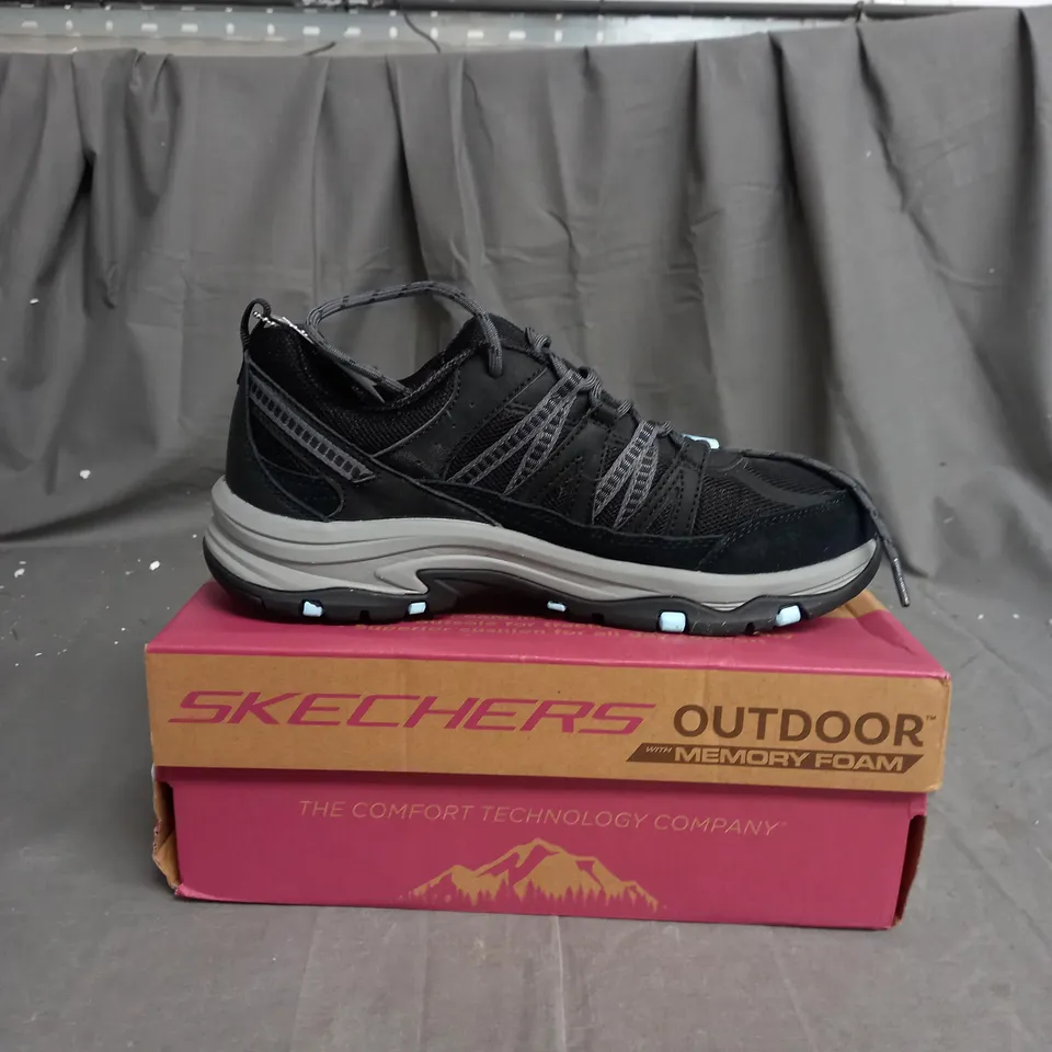 BOXED PAIR OF SKECHERS TREGO WATERPROOF HIKING BOOTS IN BLACK - SIZE 6