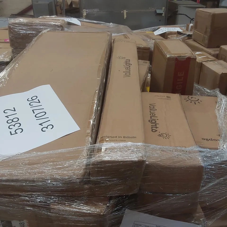 PALLET CONTAINING A VERY LARGE QUANTITY OF ASSORTED DESIGNER LIGHTING PRODUCTS
