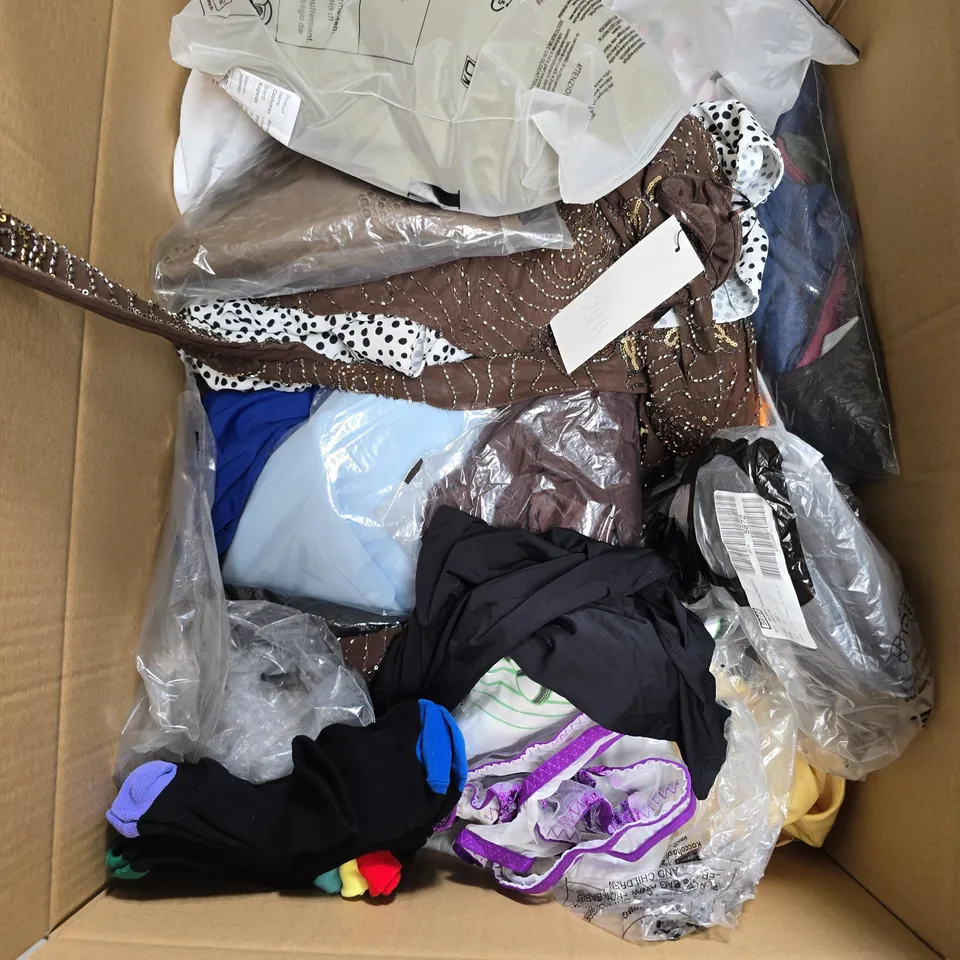 BOX OF APPROXIMATELY 20 ASSORTED CLOTHING ITEMS TO INCLUDE JUMPER, TROUSERS, TSHIRT, ETC
