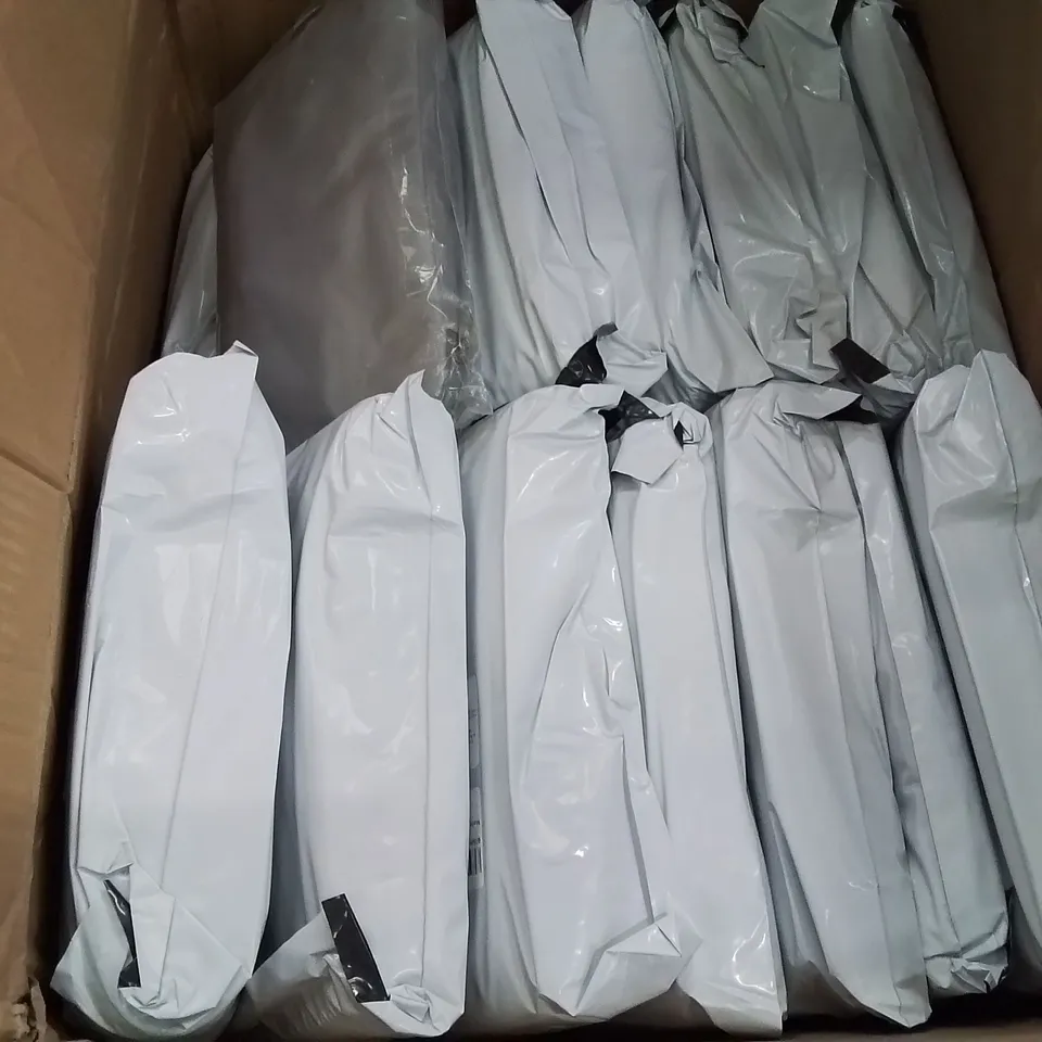 BOX CONTAINING LARGE AMOUNT OF BRAND NEW FOLD OUT TRAVEL BAGS