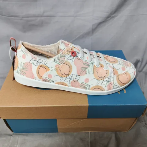 VIONIC BEACH WOMEN'S FLORAL PATTERN SNEAKER – PEACH/WHITE UK SIZE 6