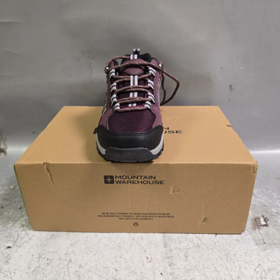BOXED PAIR OF MOUNTAIN WAREHOUSE PATH WOMENS OUTDOOR WATERPROOF WALKING SHOES IN PURPLE SIZE UK 5