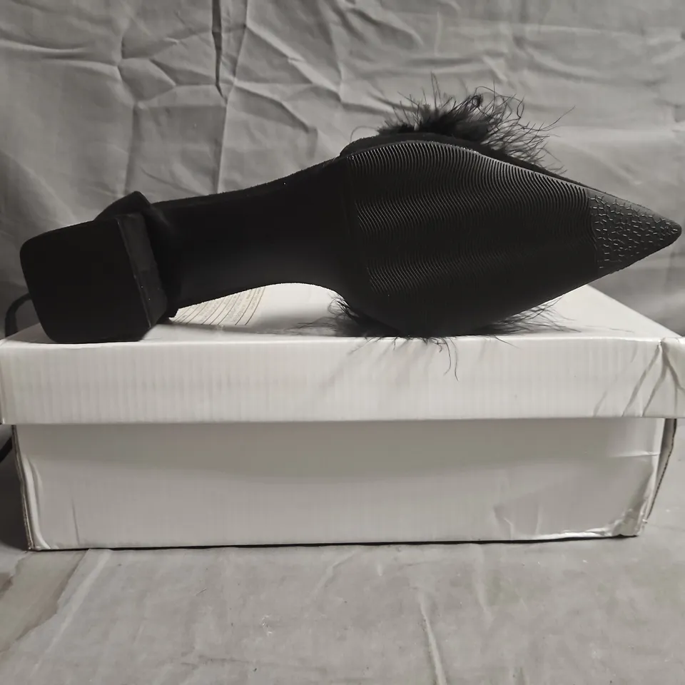 BOXED PAIR OF UNBRANDED POINTED TOE BLOCK HEEL SHOES IN BLACK SIZE EU 41