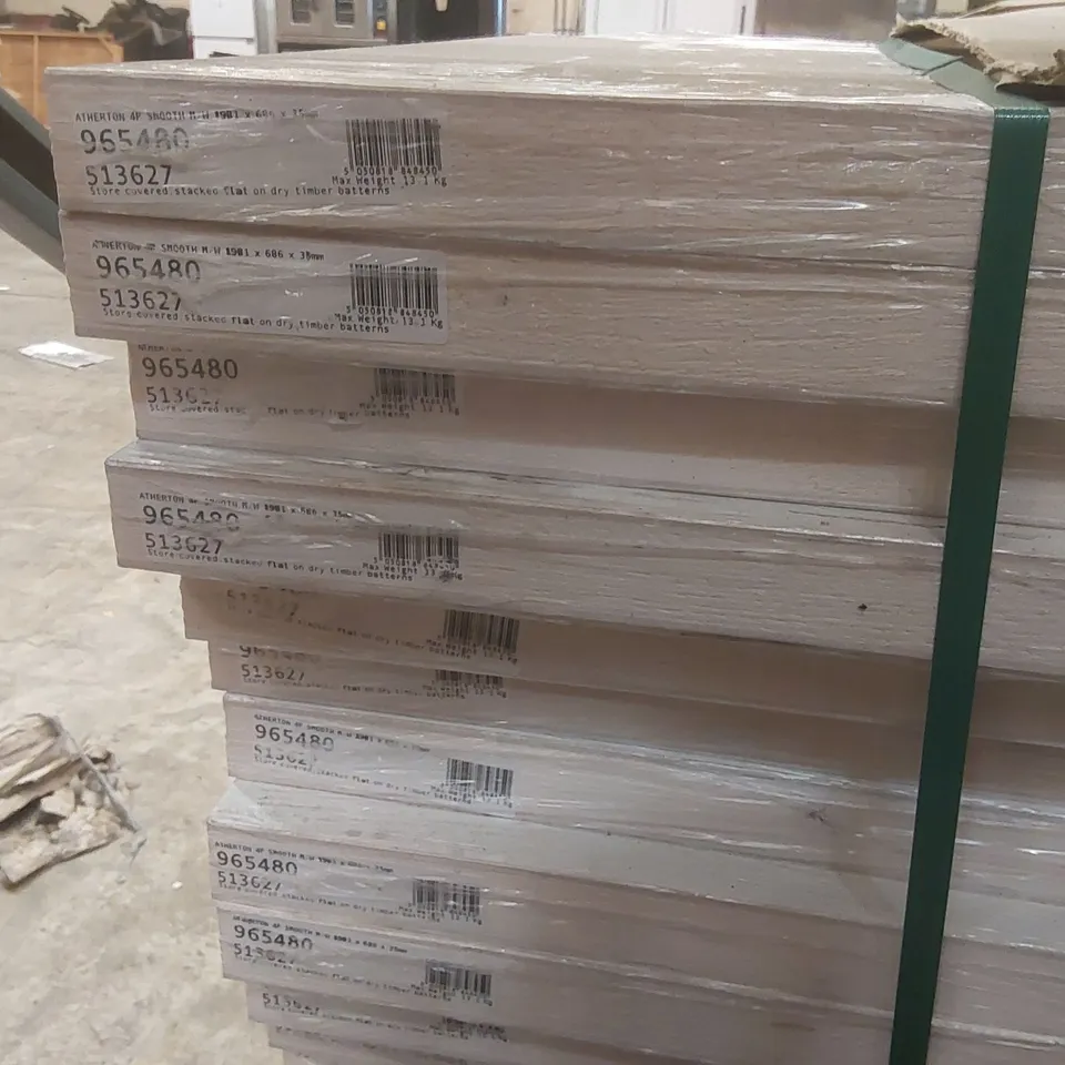 PALLET CONTAINING A VERY LARGE QUANTITY OF ASSORTED WOODEN INTERNAL DOORS 