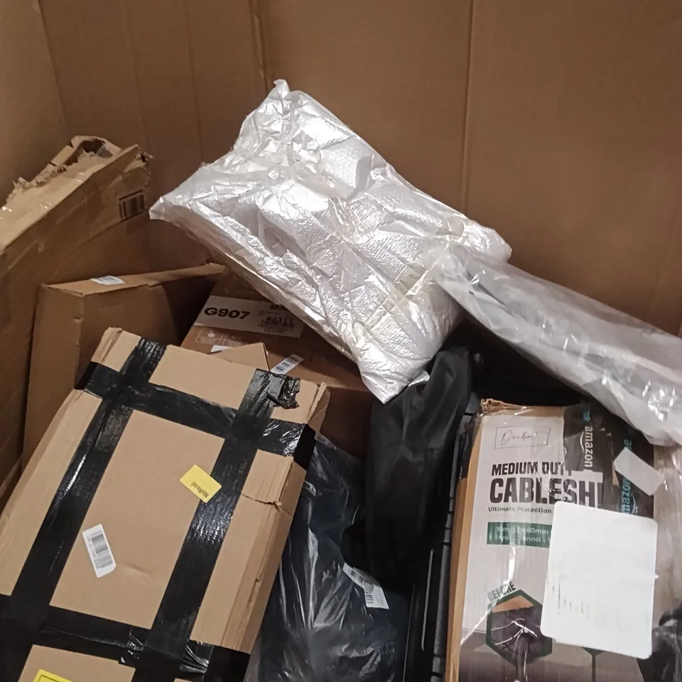 PALLET OF ASSORTED ITEMS INCLUDING - TURNTABLE MUSIC CENTRE, FOAM PLAYMAT