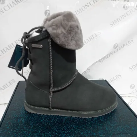 BOXED EMU BIRDWOOD WATERPROOF SHEEPSKIN BOOTS - SIZE 5
