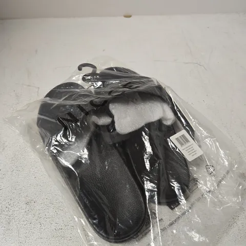 NICCE BLACK SLIDES, UK 9