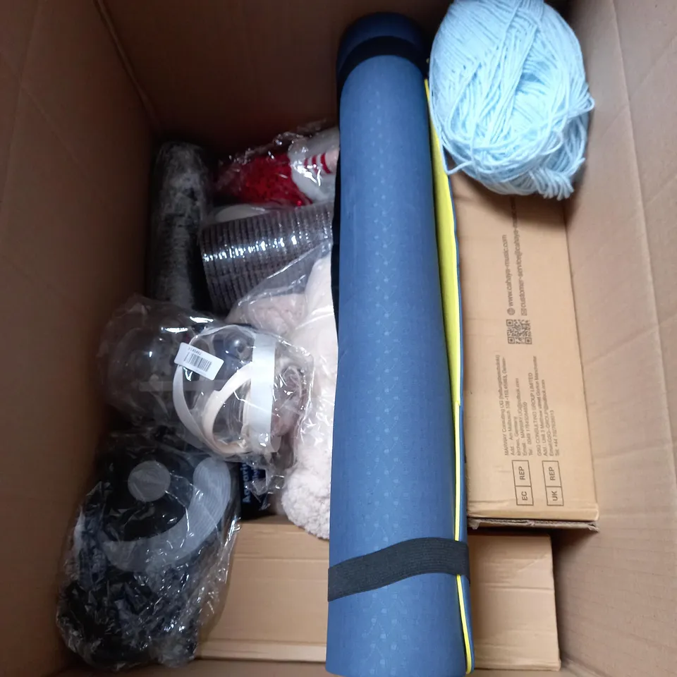 BOX OF APROXIMATELY 12 ASSORTED HOUSEHOLD ITEMS TO INCLUDE HEATED FANS , BLANKETS , COOKING TRYAS , ETC