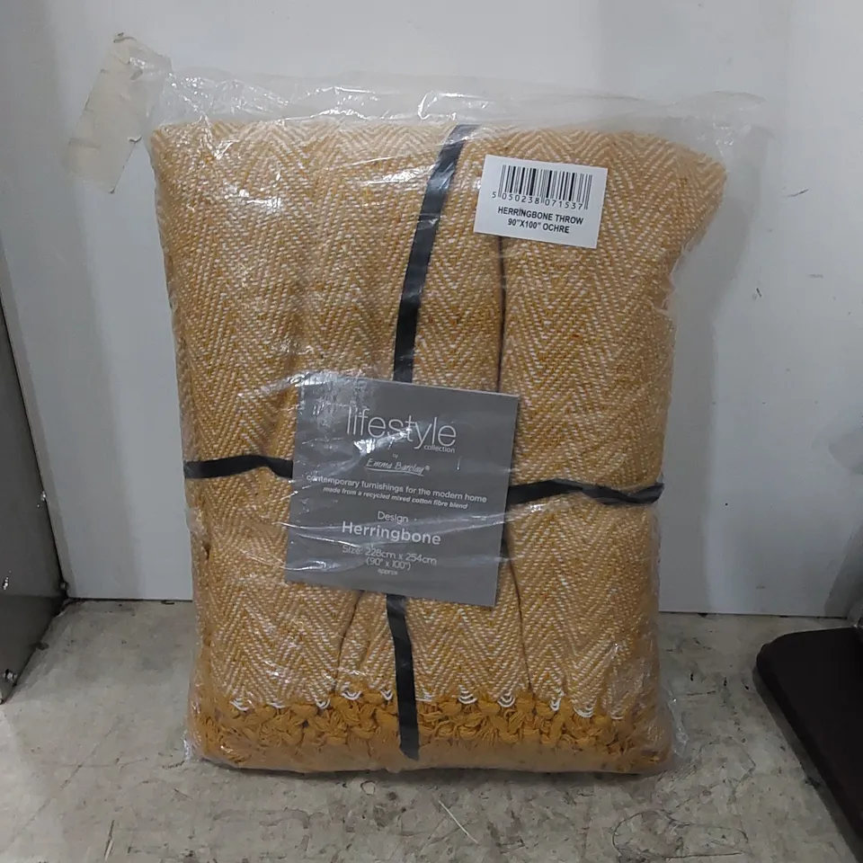 BAGGED MEURER BLANKET/THROW // SIZE: 228 X 254cm