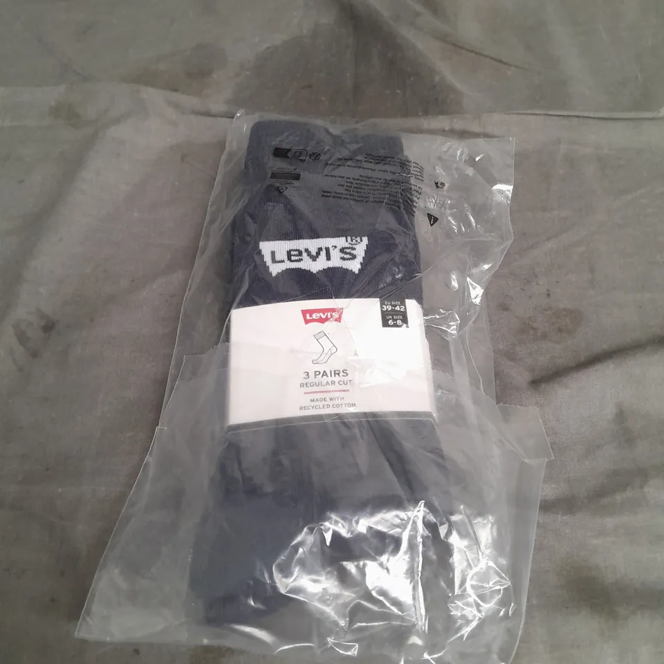 LEVI'S 3 PACK REGULAR CUT SOCKS IN NAVY SIZE 6-8
