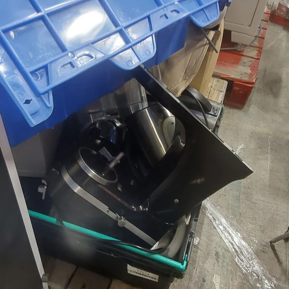 PALLET CONTAINING A VERY LARGE QUANTITY OF ASSORTED CATERING EQUIPMENT PARTS INCLUDING HADEN MICROWAVE WITH DAMAGED
FRONT, TOASTER, KETTLES ECT