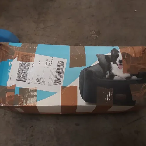 BOXED FURDREAMS PREMIUM PET CAR SEAT