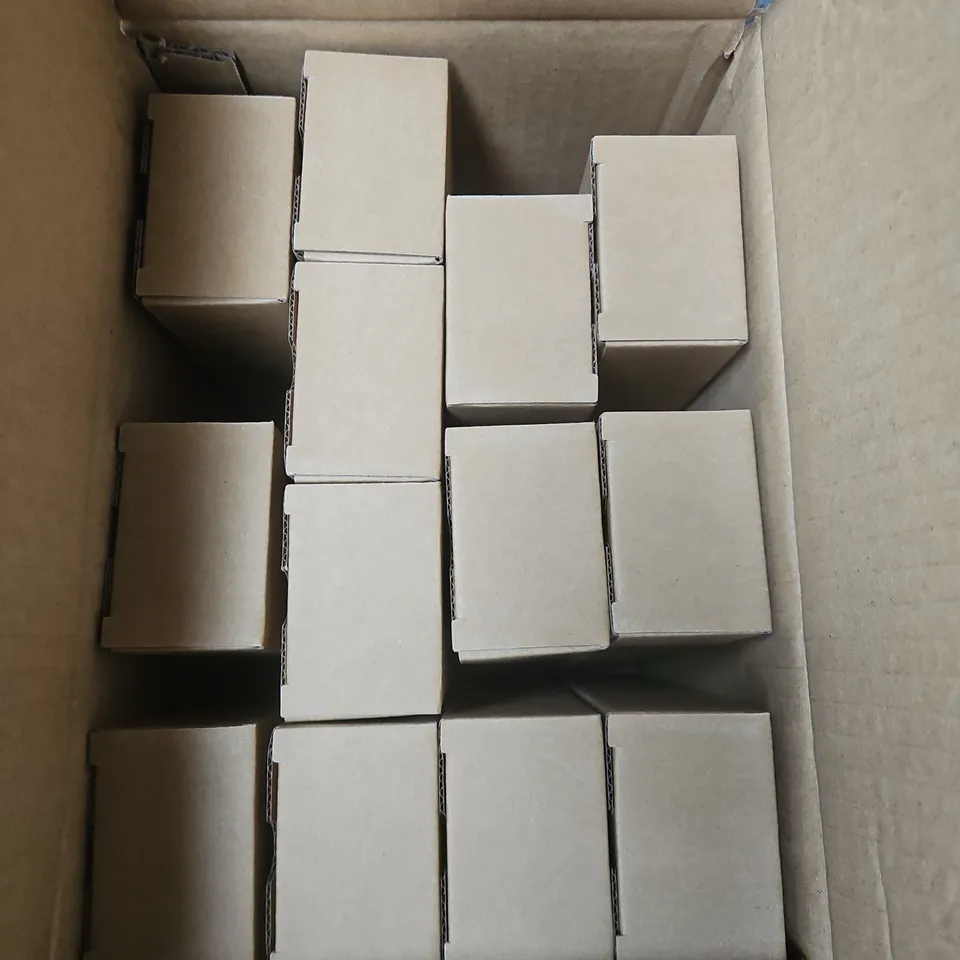 APPROXIMATELY 12 BOXES OF GISELA GRAHAM CHRISTMAS THEMED CANDLES - 6 CANDLES PER BOX 