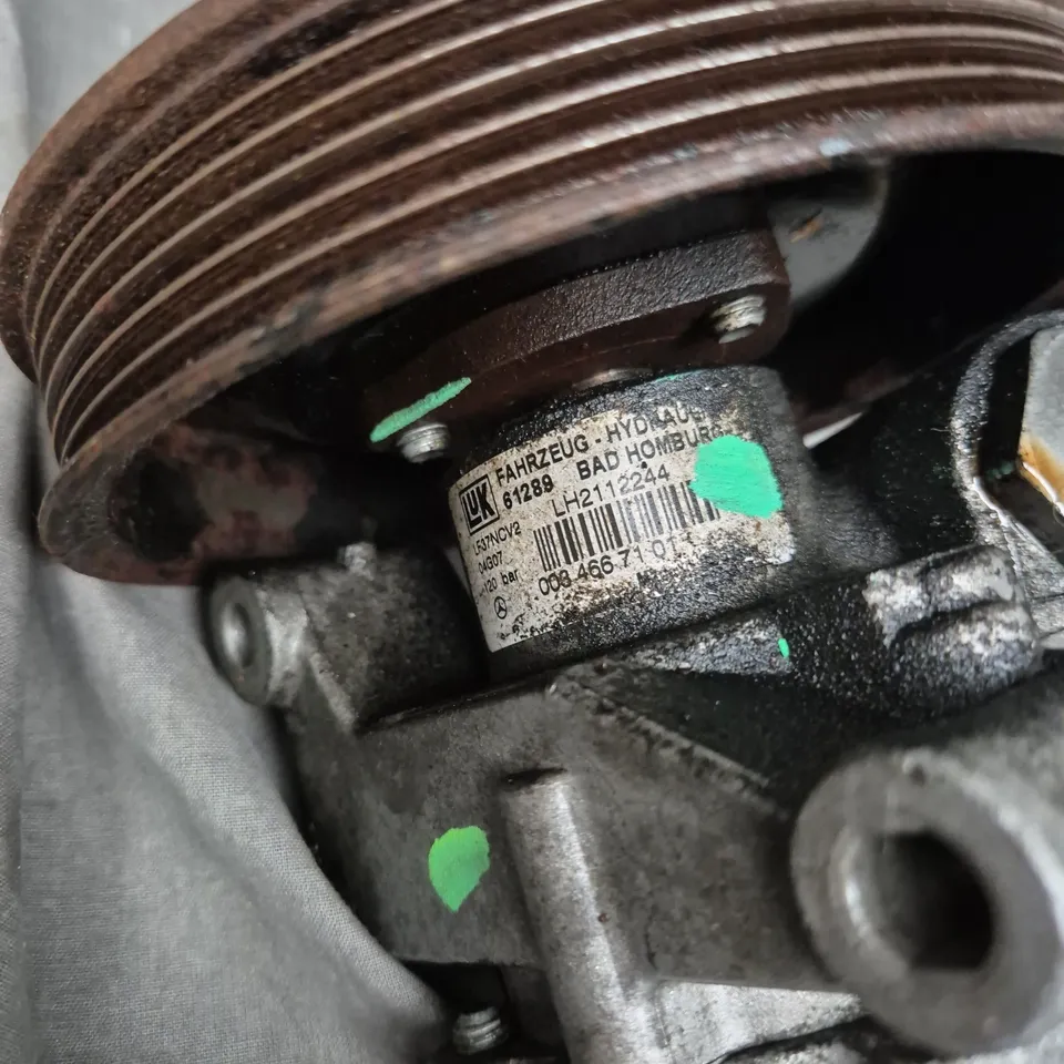LUK FAHRZEUG-HYDRAULIK 61289 POWER STEERING HYDRAULIC PUMP WITH PULLEY – USED VEHICLE PART - COLLECTION ONLY