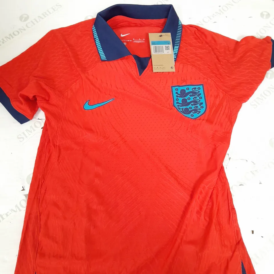 NIKE ENGLAND NATIONAL FOOTBALL KIT - MEDIUM