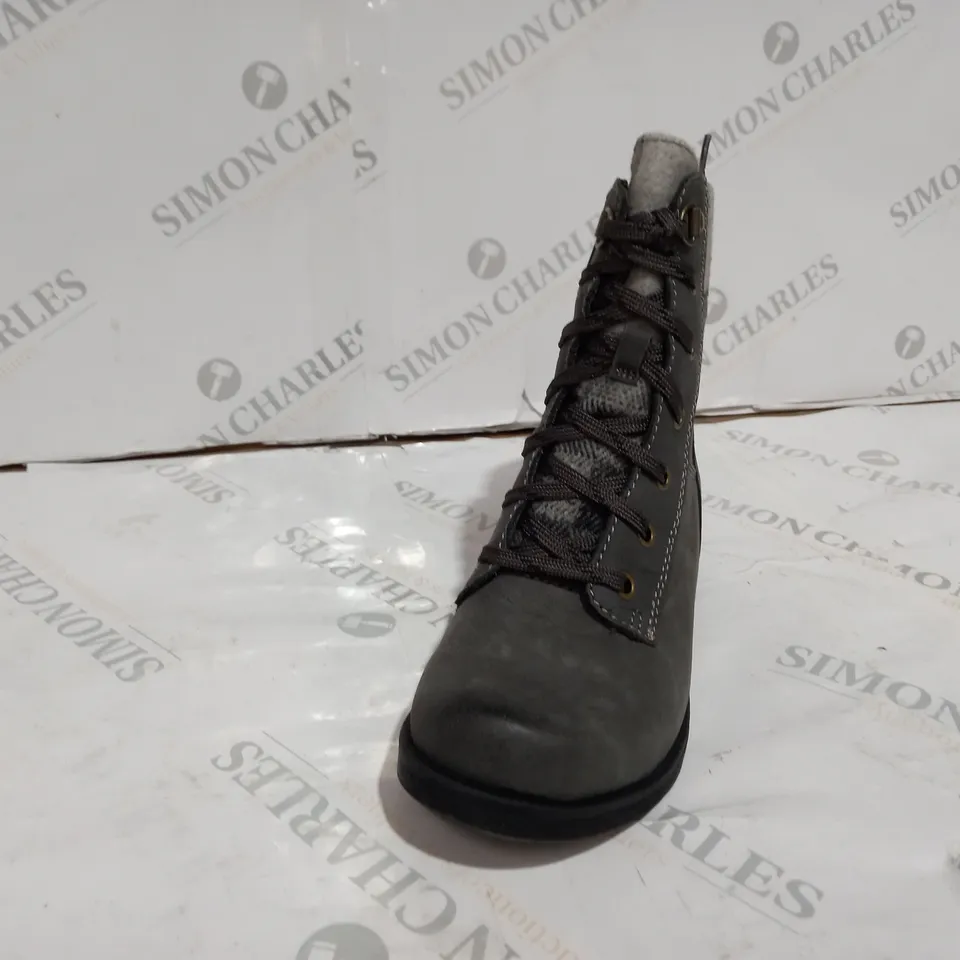 EARTH ORIGINS SUEDE HIKE BOOT SIZE 3