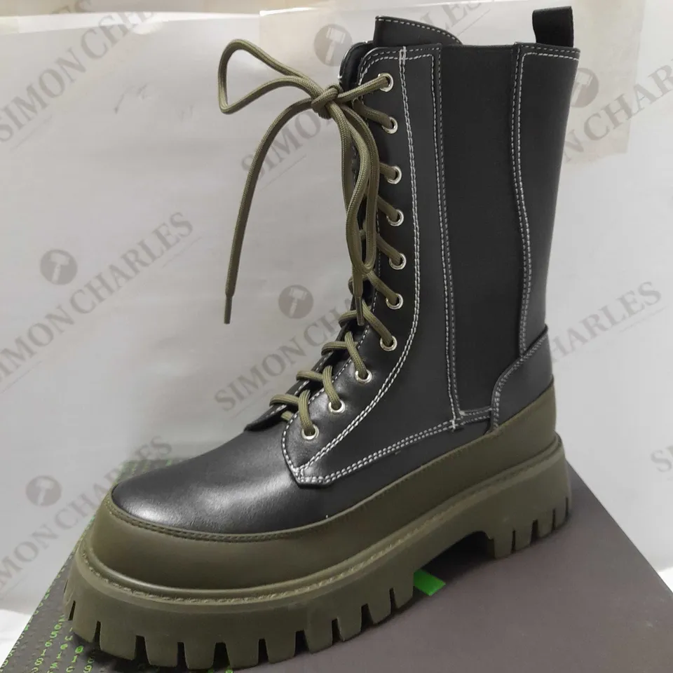 KOI DYNASTY OF KREE KHAKI GREEN LACE UP BOOTS - SIZE 8
