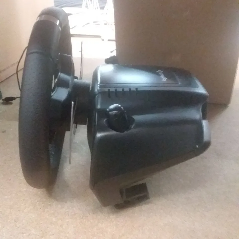 LOGITECH G920 DRIVING FORCE RACING WHEEL