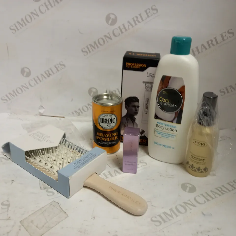 LOT OF APPROXIMATELY 15 ASSORTED HEALTH & BEAUTY ITEMS, TO INCLUDE LIPSTICK, HAIRBRUSH, TRIMMER, ETC