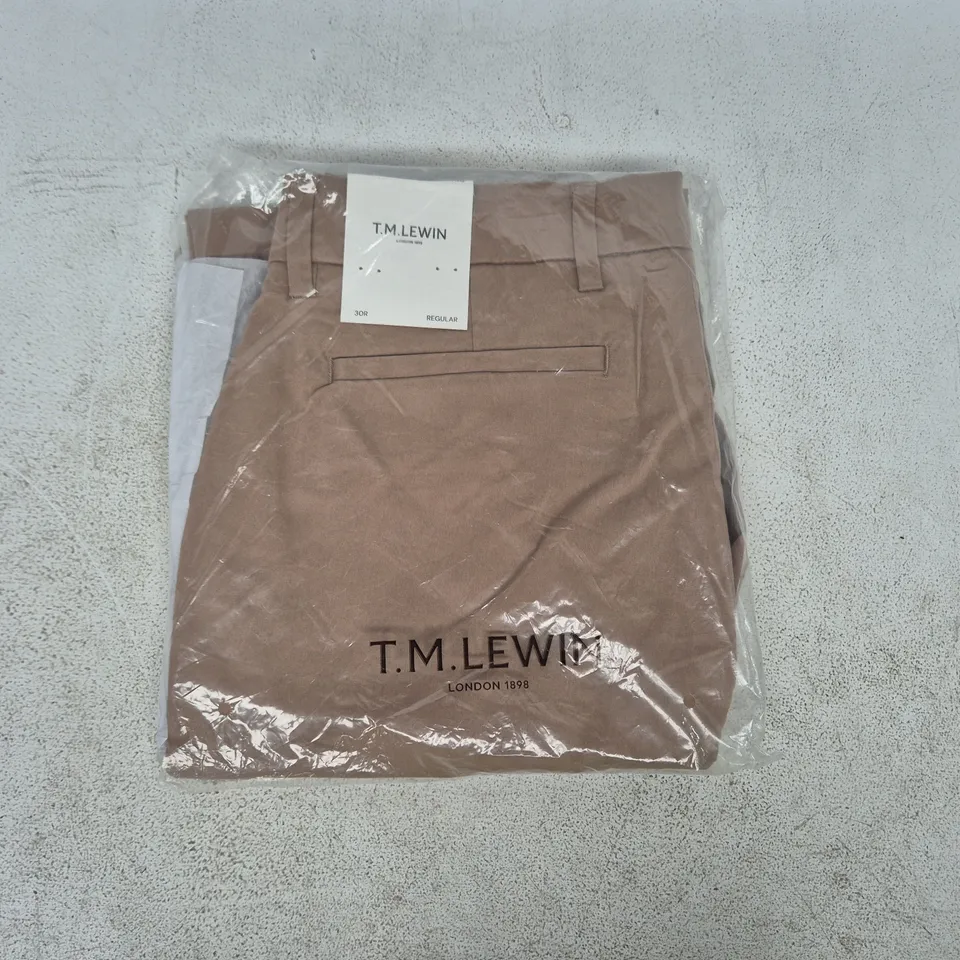 BAGGED T.M. LEWSIN REDDICK LIGHTWEIGHT REGULAR CHINOS IN SAND SIZE 30R