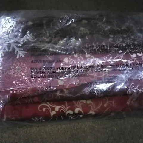 URBANA CHRISTMAS HEARTS AND SWIRLS COMPOSITION CURTAIN