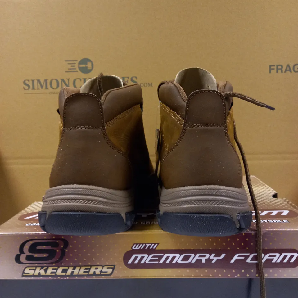 SKETCHERS MENS LACE UP BOOT SIZE 9