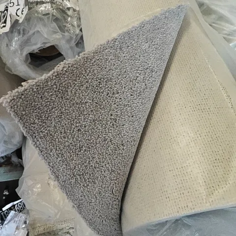 QUALITY BAGGED AND ROLLED TUDOR TWIST CLASSIC CARPET IN SILVER - LENGTH 3.2M WIDTH 5M