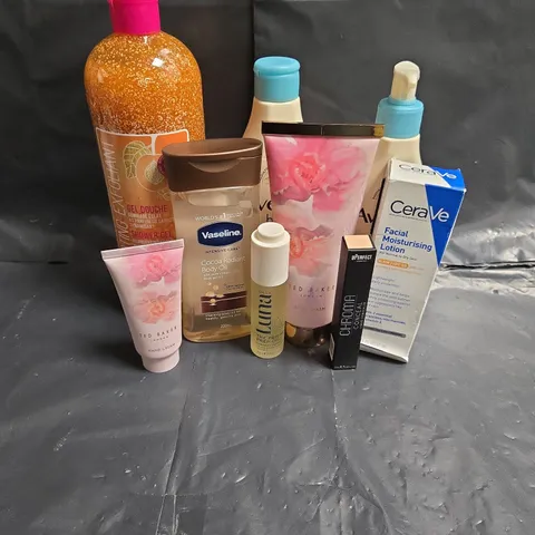 APPROXIMATEY 20 ASSORTED HEALTH AND BEAUTY PRODUCTS TO INCLUDE - CERAVE FACIAL MOISTURISING LOTION - TED BAKER BODY WASH - VASELINE BODY OIL - ETC