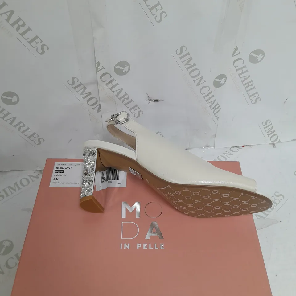 BOXED PAIR OF MODA IN PELLE MELONI IVORY LEATHER SIZE 40 