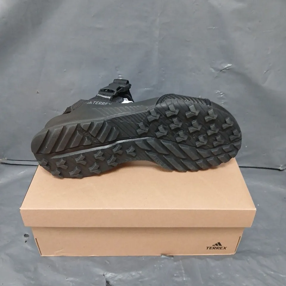 BOXED PAIR OF ADIDAS TERREX HYDROTERRA SANDALS - 9 