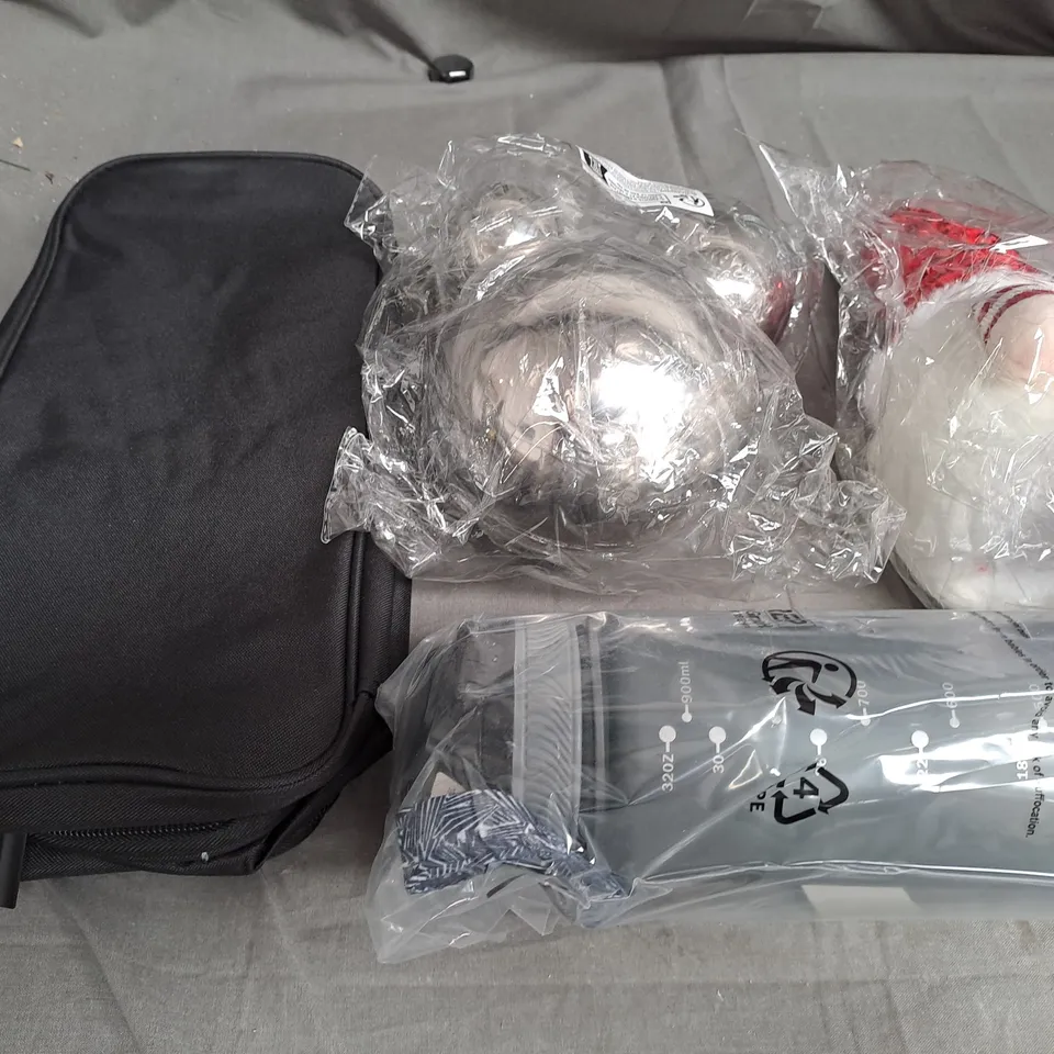 BOX OF APROXIMATELY 12 ASSORTED HOUSEHOLD ITEMS TO INCLUDE BAGS , LIGHTS , WALLPAPER , ETC 