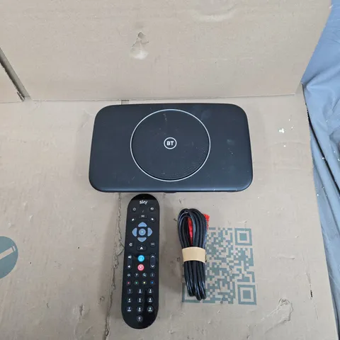 APPROXIMATELY 15 ASSORTED HOUSEHOLD PRODUCTS TO INCLUDE WIFI ROUTERS, TV REMOTES, POWER CABLES ETC 