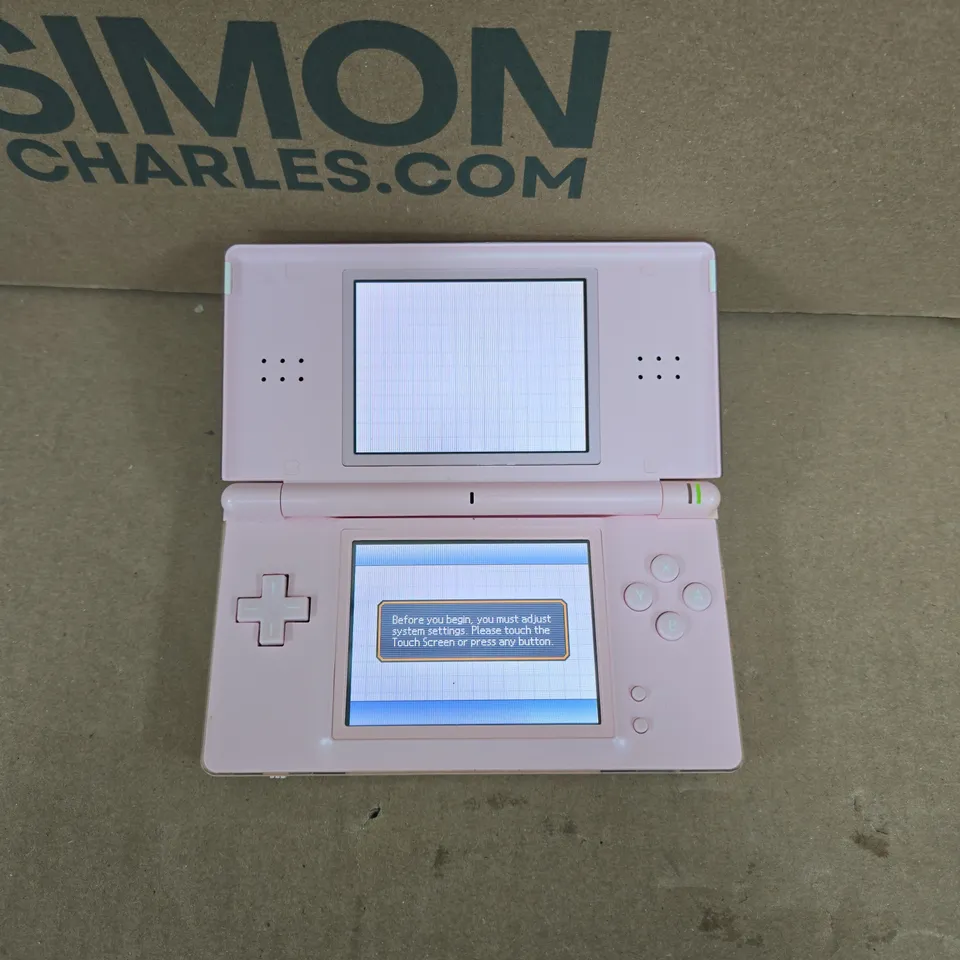NINTENDO DS LITE HANDHELD CONSOLE IN PINK