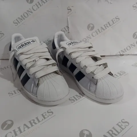PAIR OF ADIDAS SUPERSTAR WHITE/NAVY TRAINERS SIZE 9