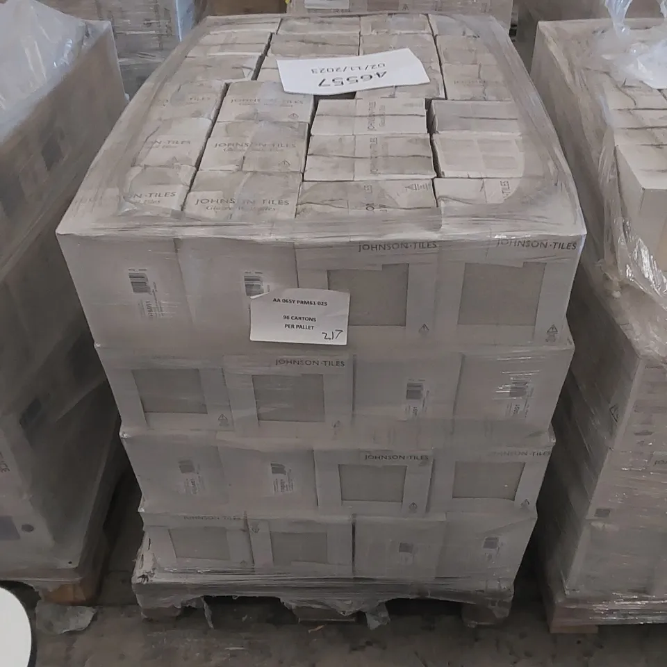 PALLET TO CONTAIN APPROX 96 X CARTONS OF JOHNSON PRISMATICS MICRO RICE/VICTORIANA GREEN GLAZED WALL TILES - 25 TILES PER CARTON // SIZE: 197 X 197 X 6.5mm