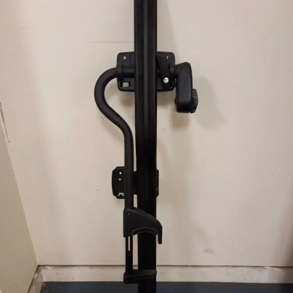 THULE ROOF MOUNTED BIKE RACK - BLACK