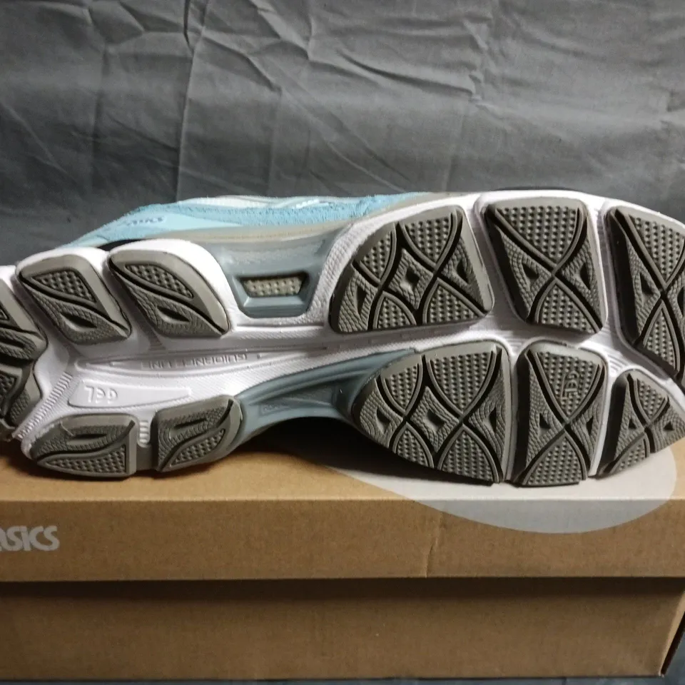 BOXED PAIR OF ASICS GEL-NYC BLUE/WHITE SNEAKERS – MEN'S UK 10 