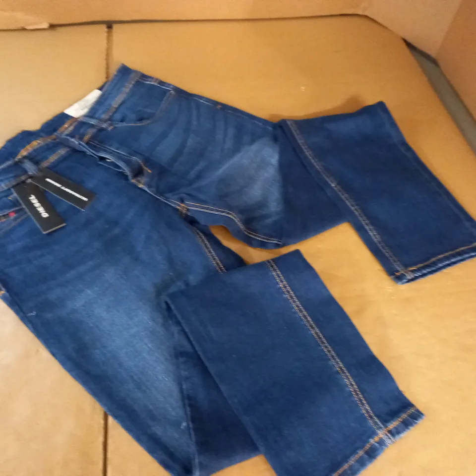DIESEL WAYKEE SLIM FIT JEANS - W34 L32