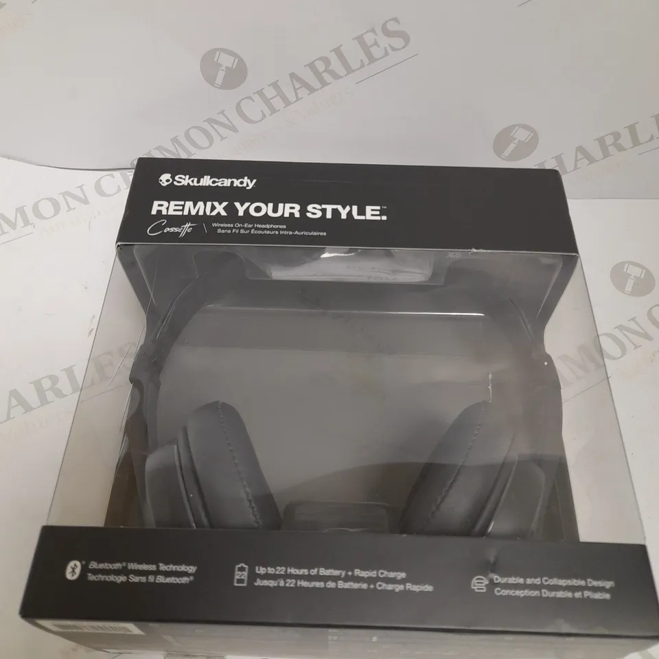 CASSETTE WIRELESS ON EAR HEADPHONES BLACK RRP £49.99