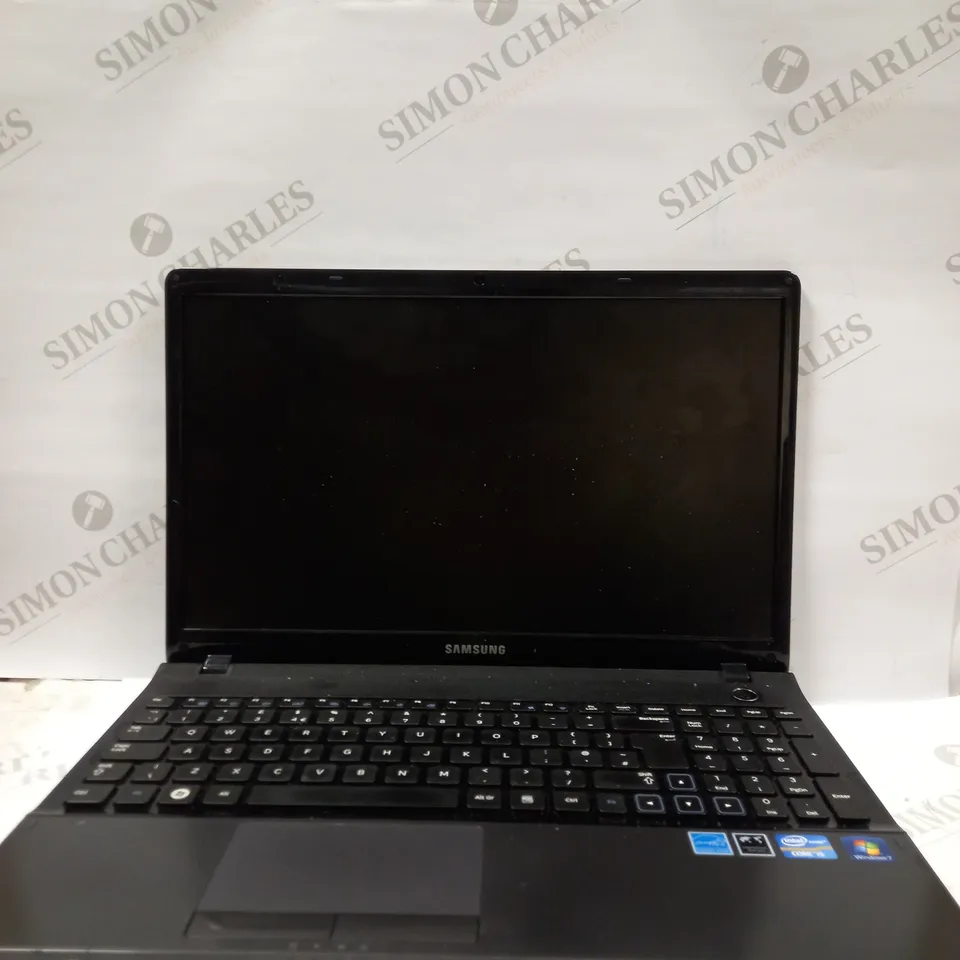 SAMSUNG 300E LAPTOP IN GREY & BLACK