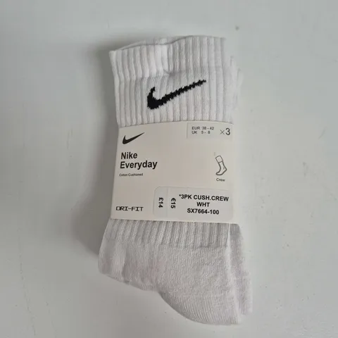 BAGGED NIKE EVERYDAY CUSHION CREW SOCKS IN WHITE - UK 5-8