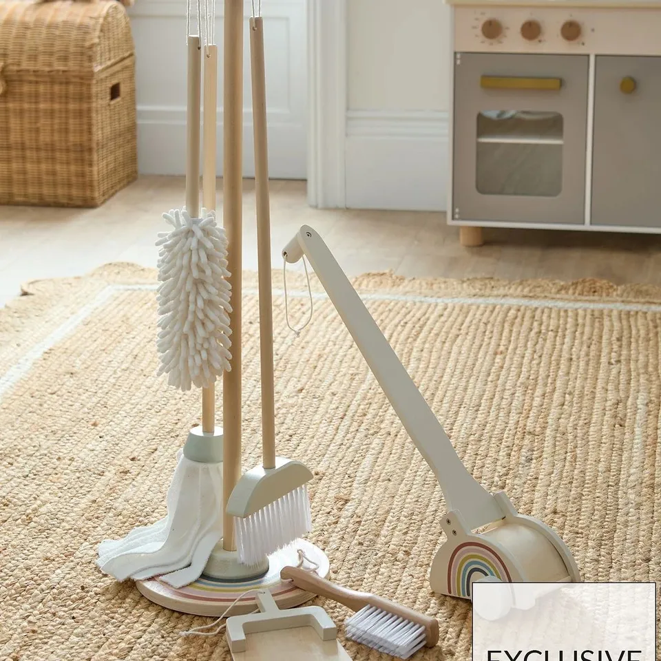 ACORN WOODEN CLEANING SET FOR KIDS