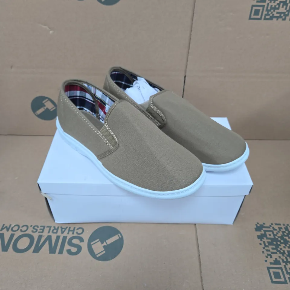 CHARLES SOUTHWELL BRETT TAUPE SLIP-ON SHOES – UK 8