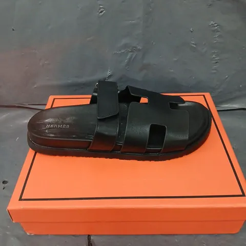 BOXED PAIR OF HERMES PARIS STRAP SLIP ON SANDALS - 9