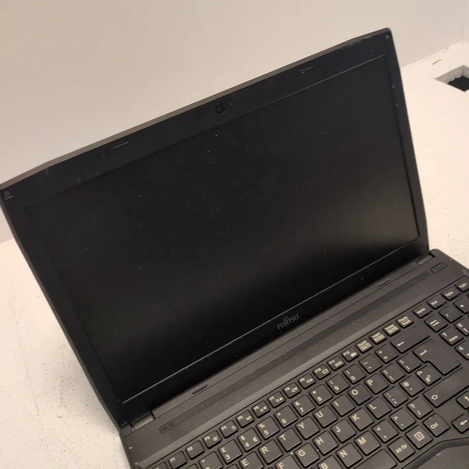 FUJITSU LIFEBOOK A514 LAPTOP – BLACK, INTEL CORE I5, UK KEYBOARD