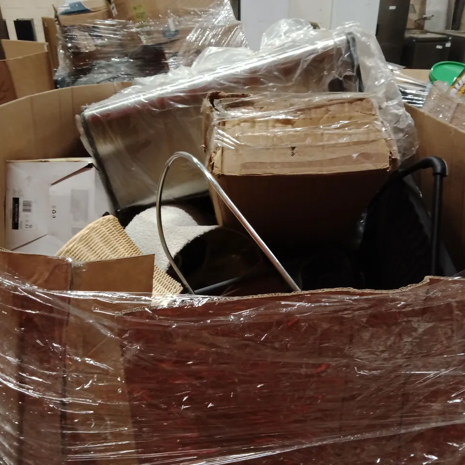 PALLET OF ASSORTED HOUSEHOLD GOODS AND PRODUCTS TO INCLUDE;KETTLE LAMPSHADES,TRASHCAN BASKET,ETC