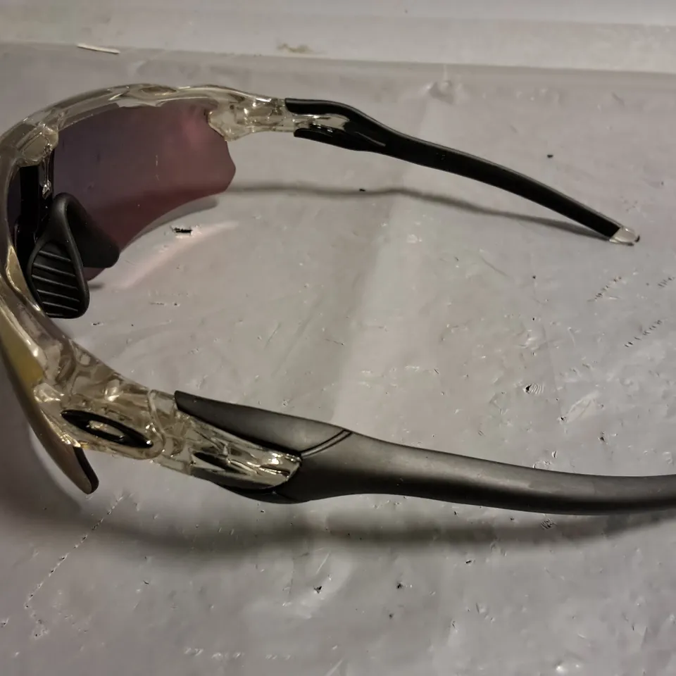 OAKLEY GLASSES IN CASE