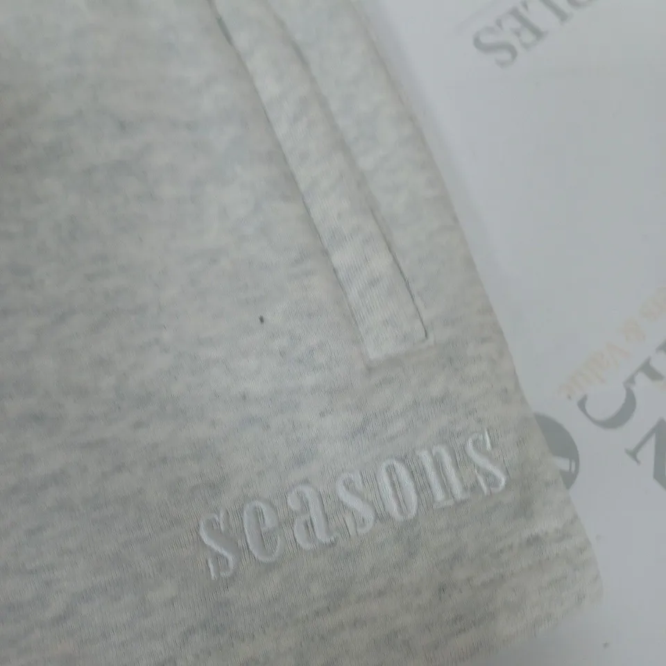 SEASONS SHORTS SIZE SMALL GREY/WHITE 