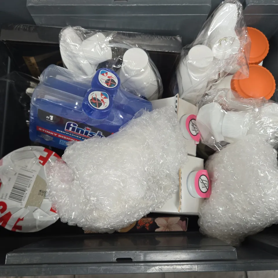 APPROXIMATELY 12 ASSORTED HOUSEHOLD ITEMS TO INCLUDE ESSNTIAL OILS, ROLLER PAINT, FINISH DISHWASHER CLEANER, ETC